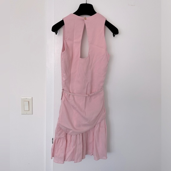 Versace Medusa cocktail mini dress in pink
FW2023 NWT - Picture 9 of 16